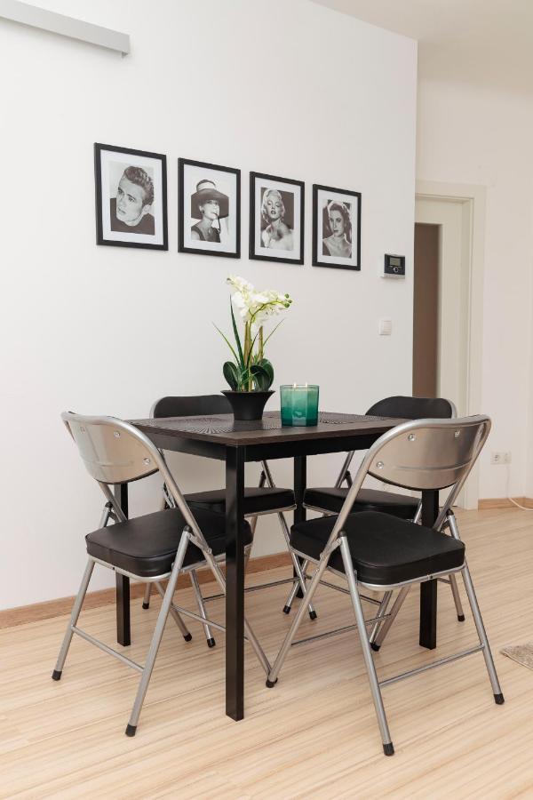 Beautiful 2-Bedroom Apartment Near Schoenbrunn Vienna Exterior photo