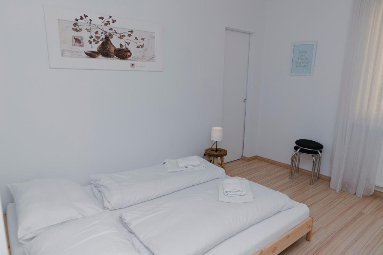 Beautiful 2-Bedroom Apartment Near Schoenbrunn Vienna Exterior photo