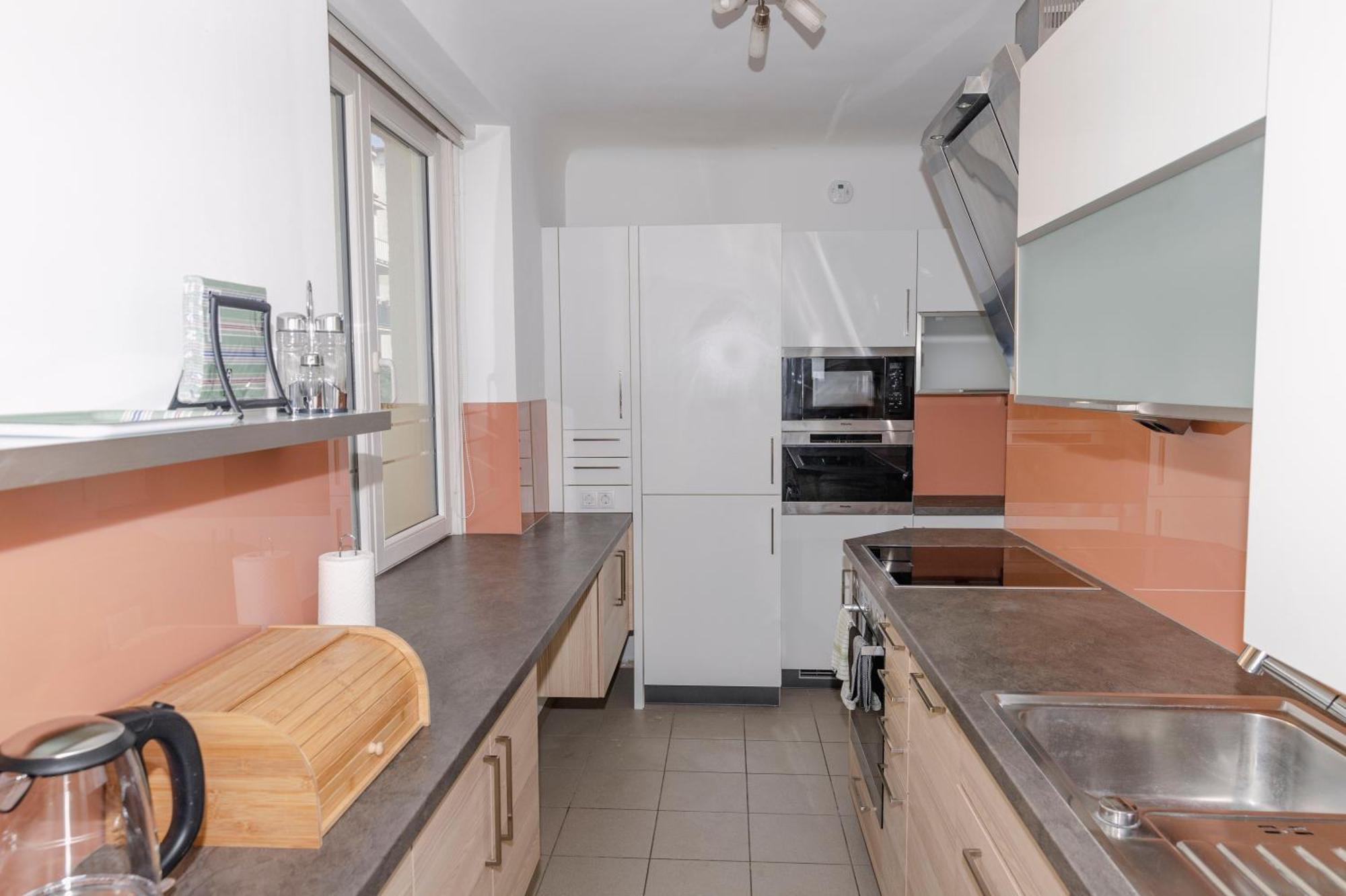Beautiful 2-Bedroom Apartment Near Schoenbrunn Vienna Exterior photo