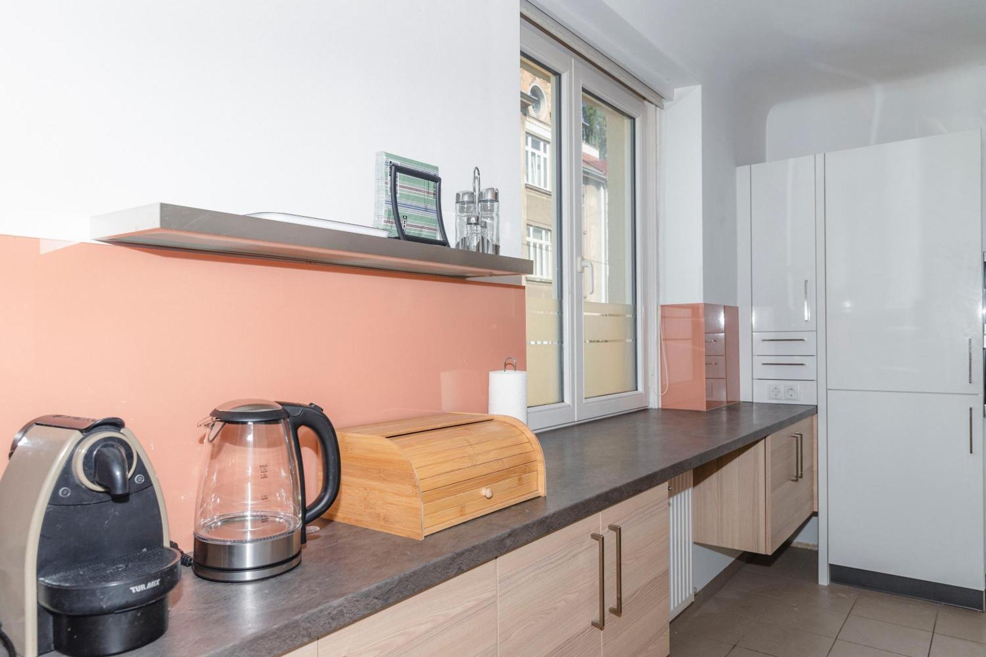 Beautiful 2-Bedroom Apartment Near Schoenbrunn Vienna Exterior photo