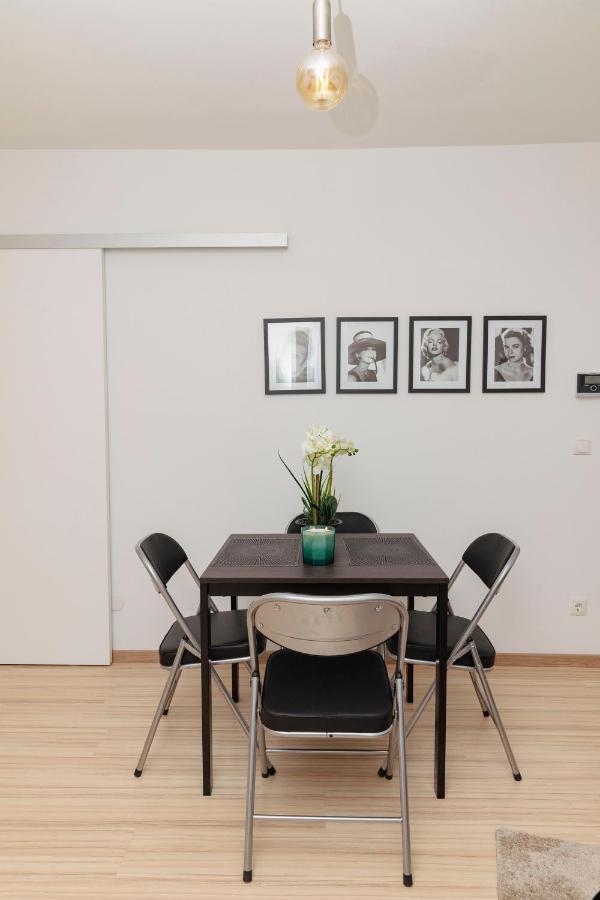 Beautiful 2-Bedroom Apartment Near Schoenbrunn Vienna Exterior photo