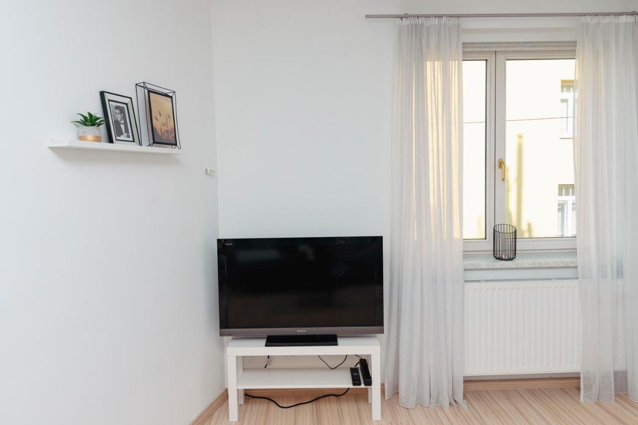 Beautiful 2-Bedroom Apartment Near Schoenbrunn Vienna Exterior photo